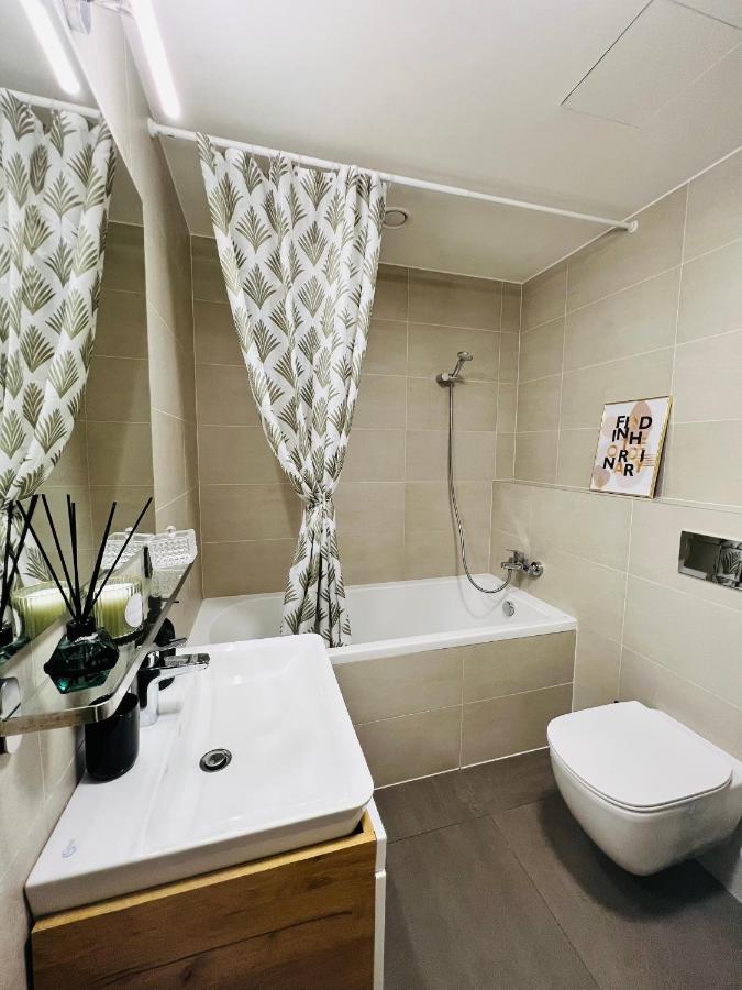 White Pearl Studio With Parking In Holesovice Praga Exterior foto